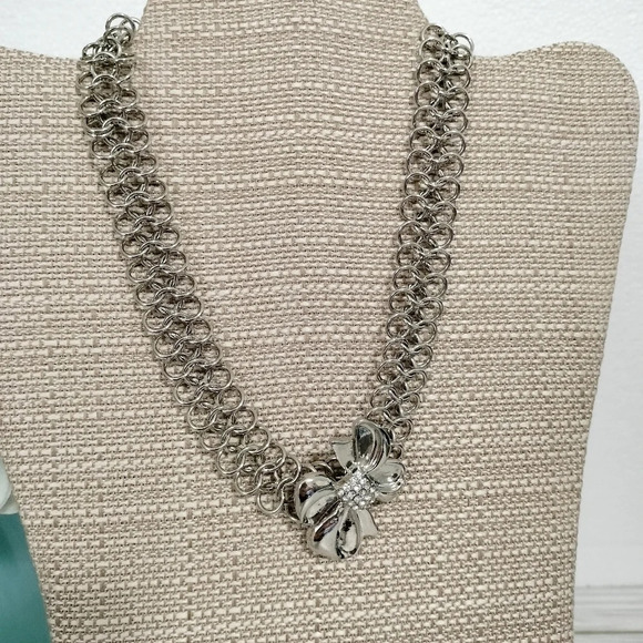 Unique Chocker Style Silver Tone Necklace Silver Bow and Crystals Cookie Lee - Picture 6 of 6